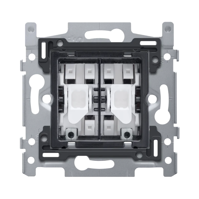 Mécanisme pour un interrupteur va-et-vient double, 10 A. Le socle est équipé de fixation par vis et de bornes à connexion rapide. Le socle a une profondeur de montage de 26 mm. Les interrupteurs va-et-vient sont utilisés pour faire fonctionner une lampe à partir de deux endroits différents. Un Niko Rocker ou un Niko Toggle et la plaque de recouvrement d’une couleur au choix doivent être commandés séparément.